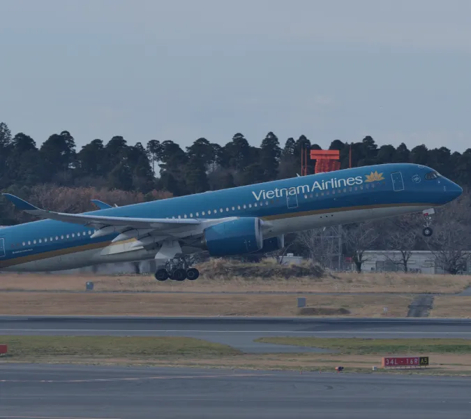 飛び立つ飛行機